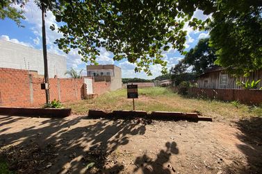 Terreno &agrave; venda - 525m&sup2; - Zona VI