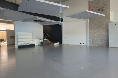 Sal&atilde;o Comercial para alugar - 336m&sup2; - Centro