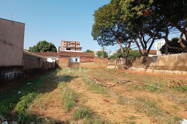 Terreno &agrave; venda - 490m&sup2; - Zona III