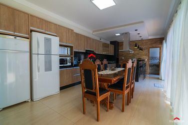 Sobrado &agrave; venda - 600m&sup2; - Zona II
