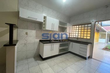 Casa &agrave; venda - 245m&sup2; - Zona II