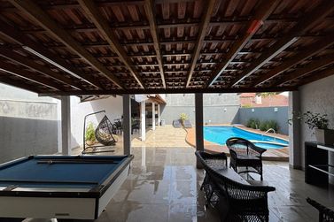 Casa &agrave; venda - 275m&sup2; - Zona 1a