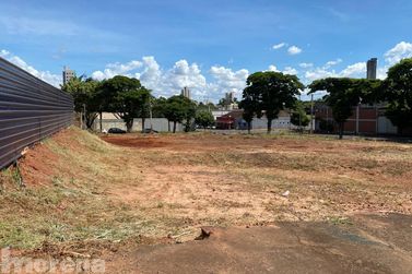 Terreno &agrave; venda - 276m&sup2; - Zona Armaz&eacute;m