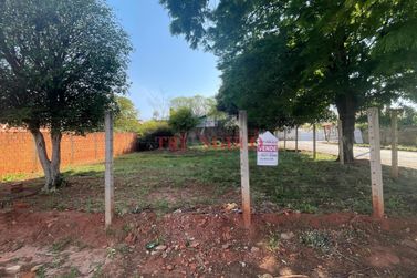 Terreno &agrave; venda - 305m&sup2; - CENTRO