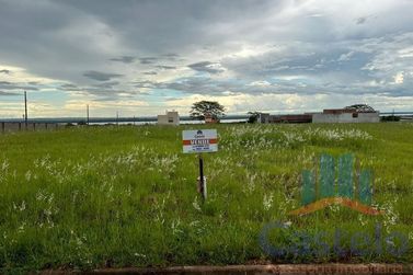 Terreno &agrave; venda - 270m&sup2; - Centro