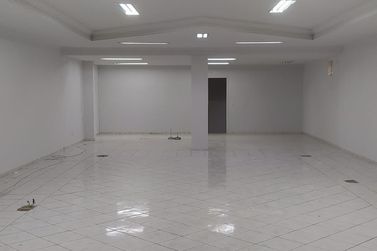 Sal&atilde;o Comercial para alugar - 200m&sup2; - Centro
