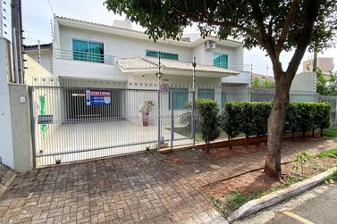 Sobrado &agrave; venda - 197m&sup2; - Zona II