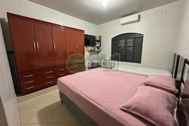 Casa &agrave; venda - 300m&sup2; - Parque San Remo I