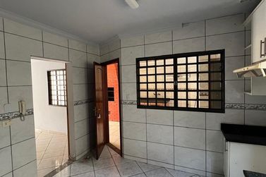 Casa para alugar - 100m&sup2; - Zona II