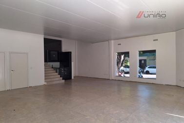 Sal&atilde;o Comercial para alugar - 243m&sup2; - Zona I