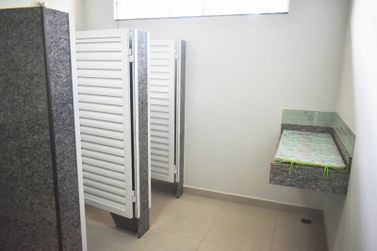 Ch&aacute;cara &agrave; venda - 10000m&sup2; - .