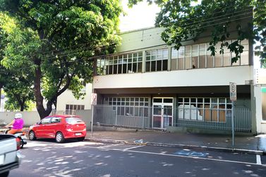 Sal&atilde;o Comercial &agrave; venda - Zona I