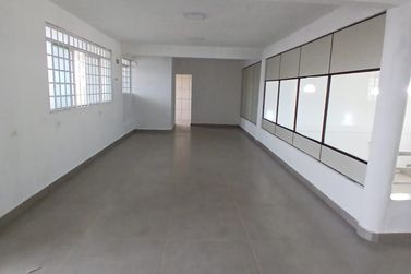 Sal&atilde;o Comercial para alugar - 800m&sup2; - Zona II