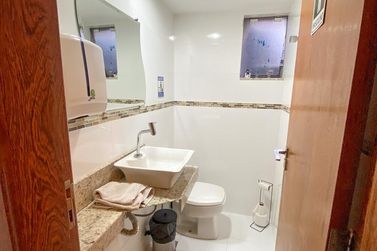 Sala Comercial &agrave; venda - 241m&sup2; - Zona I