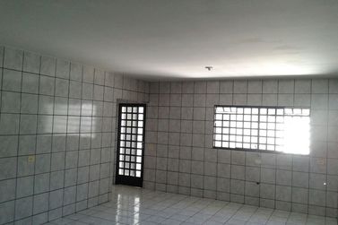 Sal&atilde;o Comercial &agrave; venda - 305m&sup2; - Zona 1