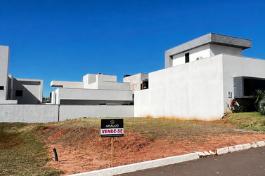 Terreno &agrave; venda - 240m&sup2; - Condom&iacute;nio Paysage Essenza