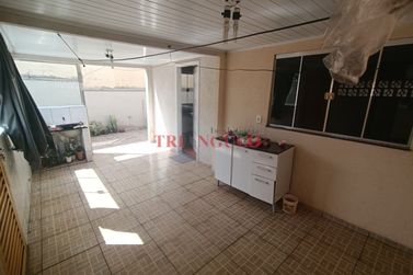 Casa &agrave; venda - 70m&sup2; - ZONA VI