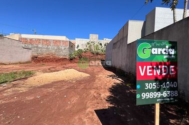 Terreno &agrave; venda - 140m&sup2; - -