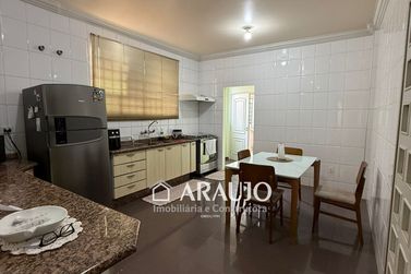 Sobrado &agrave; venda - 351m&sup2; - ZONA II