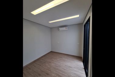 Casa &agrave; venda - 250m&sup2; - Conjunto Residencial Portal das &Aacute;guas