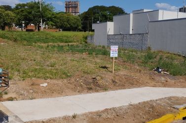 Terreno &agrave; venda - 180m&sup2; - Parque Melhoramentos