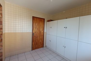 Sal&atilde;o Comercial para alugar - 185m&sup2; - ZONA I
