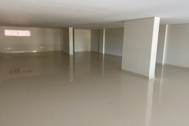 Sala Comercial &agrave; venda - 404m&sup2; - Zona III