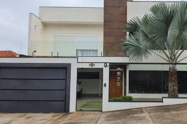 Casa &agrave; venda - 245m&sup2; - Zona V