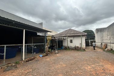 Sal&atilde;o Comercial &agrave; venda - 176m&sup2; - Zona I