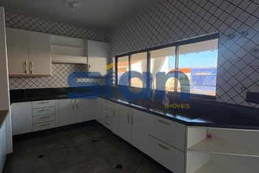 Casa para alugar - 350m&sup2; - Zona III