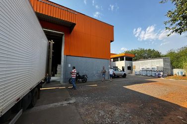 Sal&atilde;o Comercial &agrave; venda - 2000m&sup2; - Parque Industrial