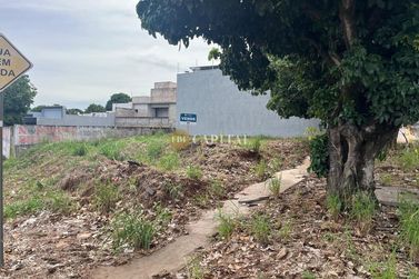 Terreno &agrave; venda - 204m&sup2; - Parque Alphaville