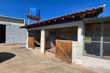 Ch&aacute;cara &agrave; venda - 