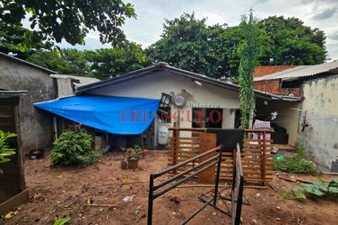 Casa &agrave; venda - 84m&sup2; - CONJUNTO RESIDENCIAL VINTE E SEIS D