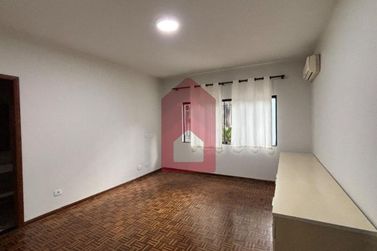 Casa &agrave; venda - 200m&sup2; - Jardim Aratimb&oacute;