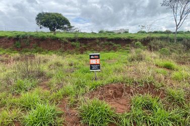 Terreno &agrave; venda - 250m&sup2; - Jardim Aeroporto III