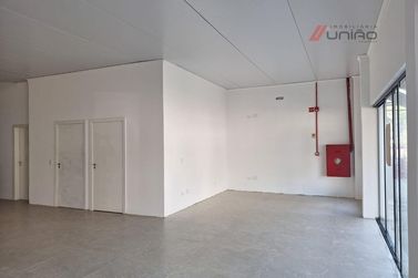 Sal&atilde;o Comercial para alugar - 243m&sup2; - Zona I