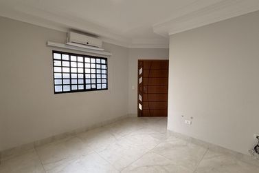 Casa &agrave; venda - 180m&sup2; - Jardim Para&iacute;so