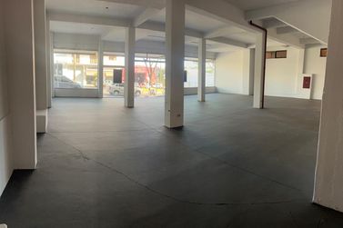 Sal&atilde;o Comercial para alugar - 500m&sup2; - ZONA VII