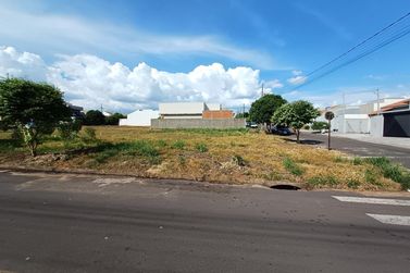 Terreno &agrave; venda - 255m&sup2; - Jardim Soluar