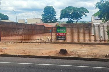 Terreno &agrave; venda - 490m&sup2; - Zona II