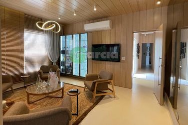 Casa &agrave; venda - 688m&sup2; - -