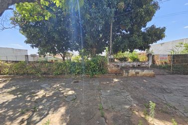 Terreno &agrave; venda - 616m&sup2; - Zona 5