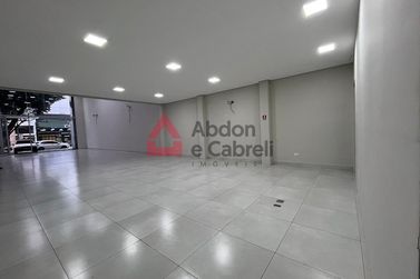 Sal&atilde;o Comercial para alugar - 800m&sup2; - Zona III