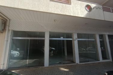 Sal&atilde;o Comercial para alugar - 200m&sup2; - Zona III