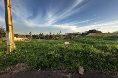 Terreno &agrave; venda - 245m&sup2; - Parque Residencial Metropolitano II