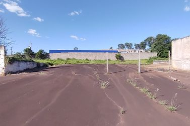 Sal&atilde;o Comercial &agrave; venda - 940m&sup2; - Zona Industrial