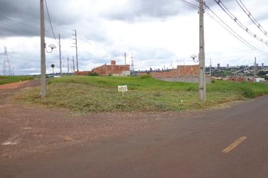 Terreno &agrave; venda - 304m&sup2; - Jardim Real