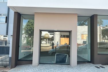Sal&atilde;o Comercial para alugar - 86m&sup2; - Zona III
