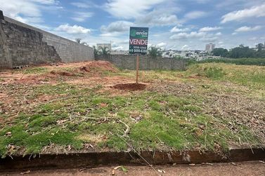 Terreno &agrave; venda - 180m&sup2; - MONTE LIBANO